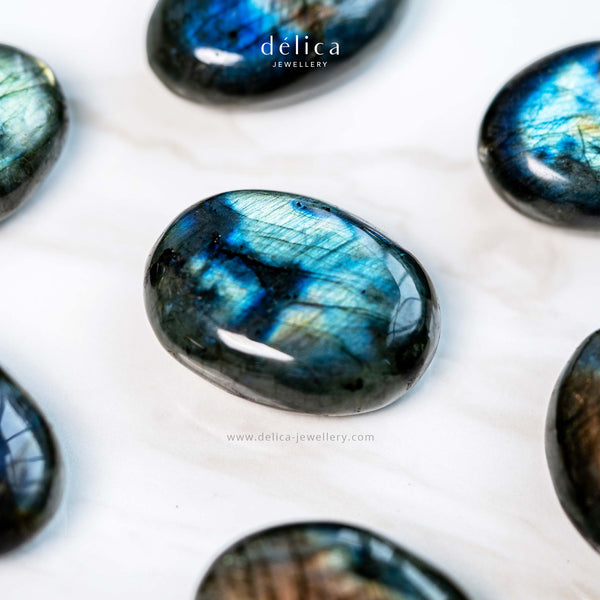 Labradorite Sleeping Pebble