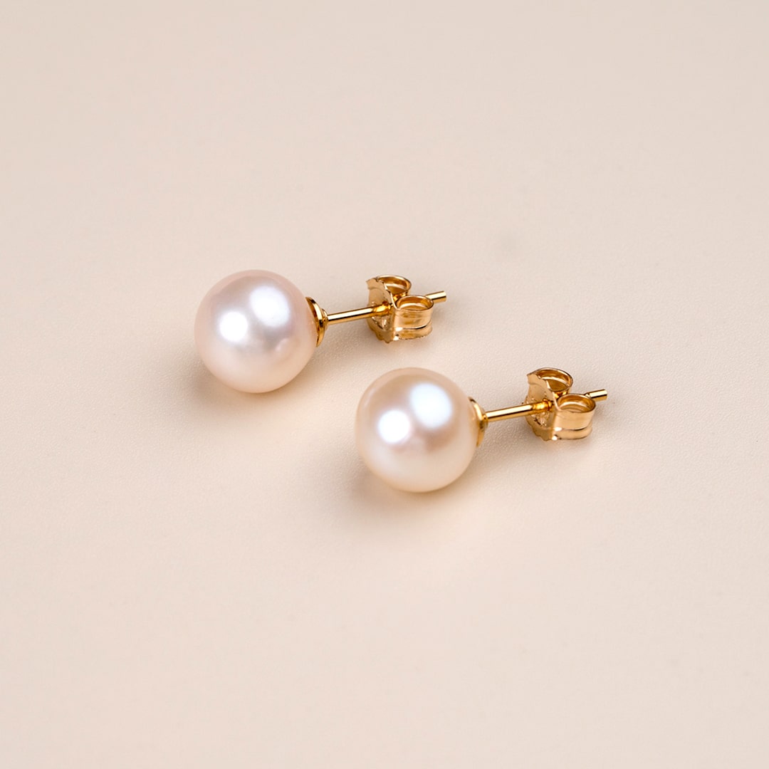 Blanc Pearl Stud Earrings